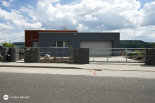 Atypical house in the slope for lawyer with timber facades and swimmingpoolBeroun - visualisation2