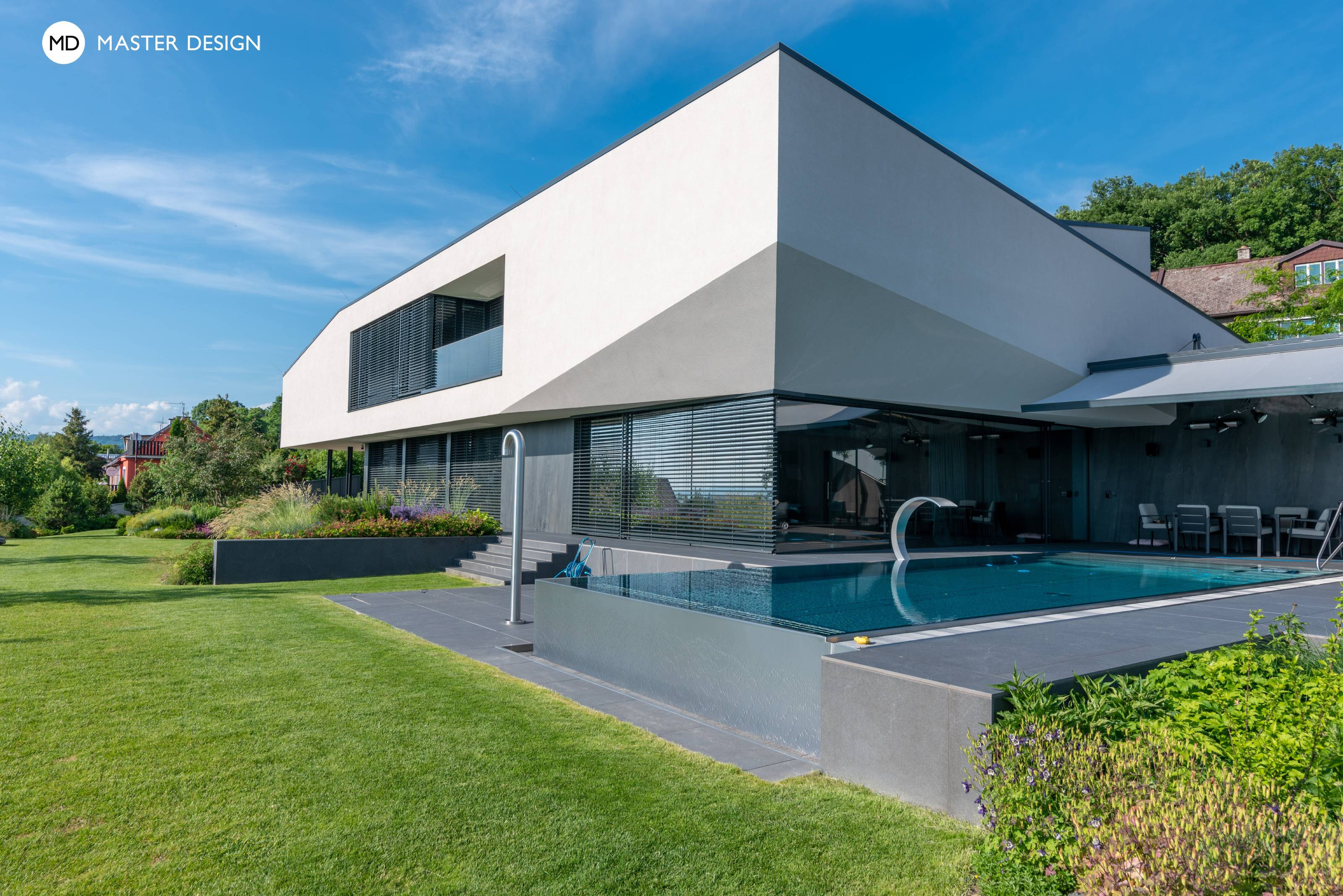 Luxury White Villa with Stainless Steel Swimming Pool - Šternberk