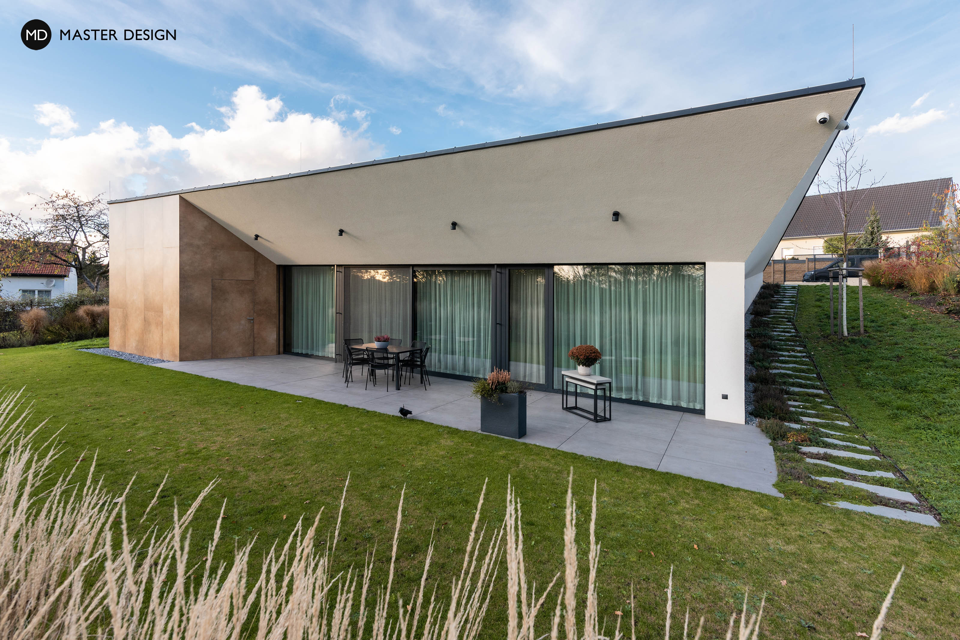 Bungalow in the Slope with Green Roof and Distinctive Parking Space Cover - Praha Benice